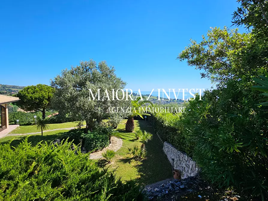 Immagine 43 di Villa in vendita  a Acquaviva Picena