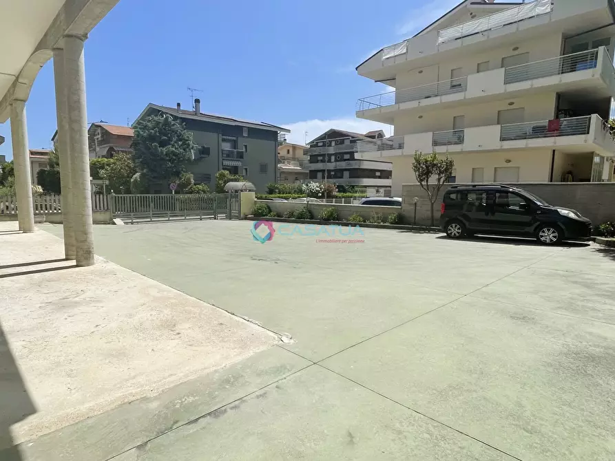 Immagine 49 di Attico in vendita  a Pineto