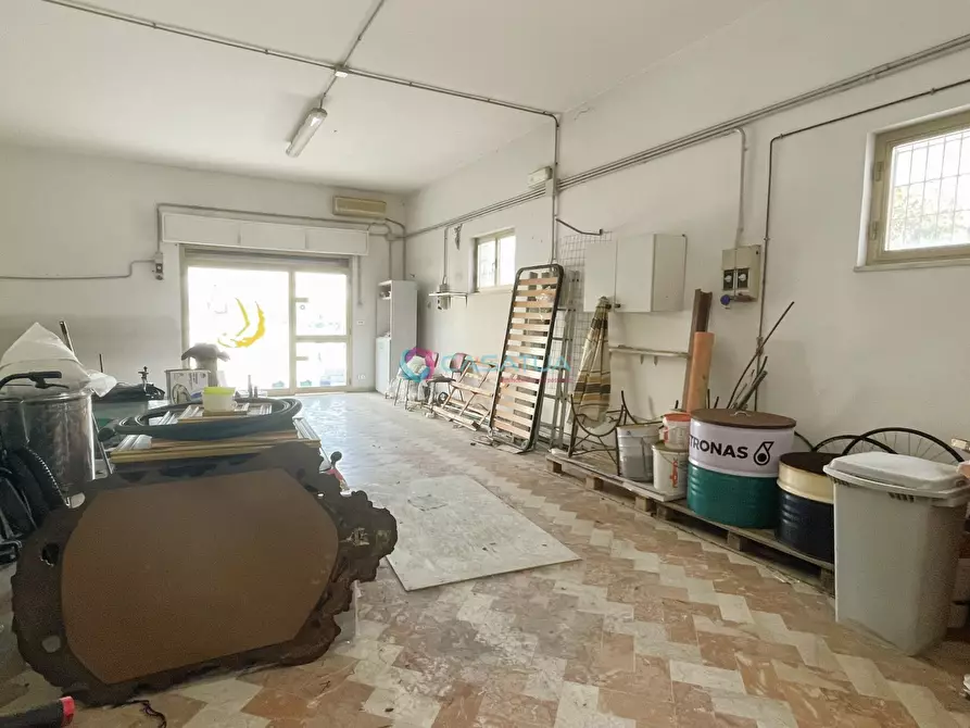 Immagine 7 di Locale commerciale in vendita  a Pineto