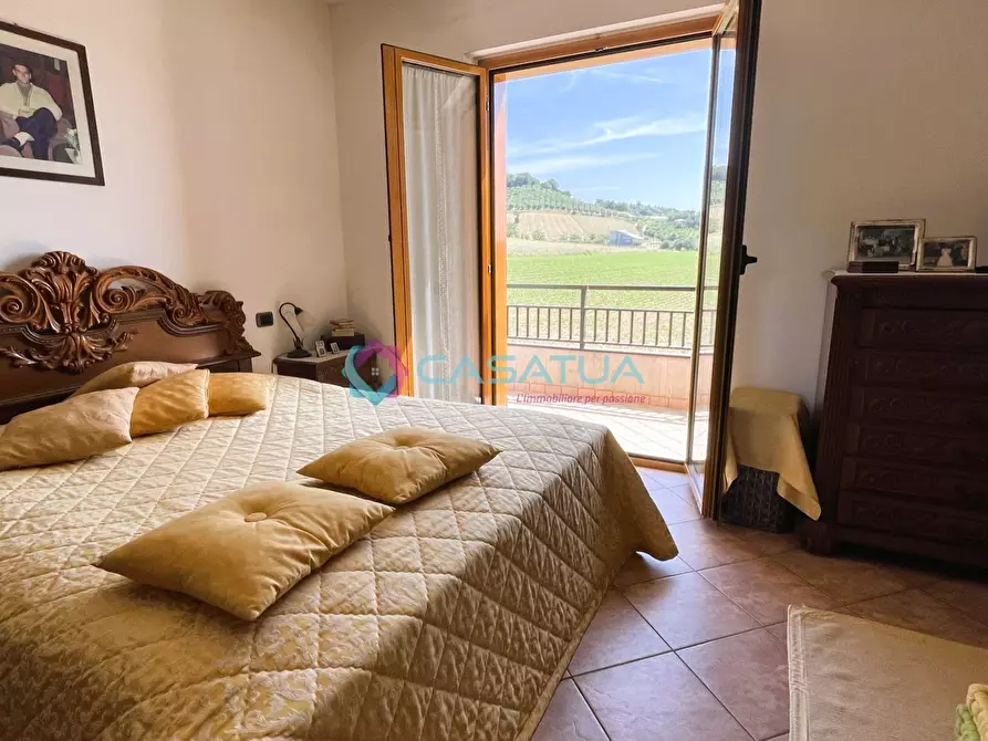 Immagine 21 di Villa in vendita  a Castellalto