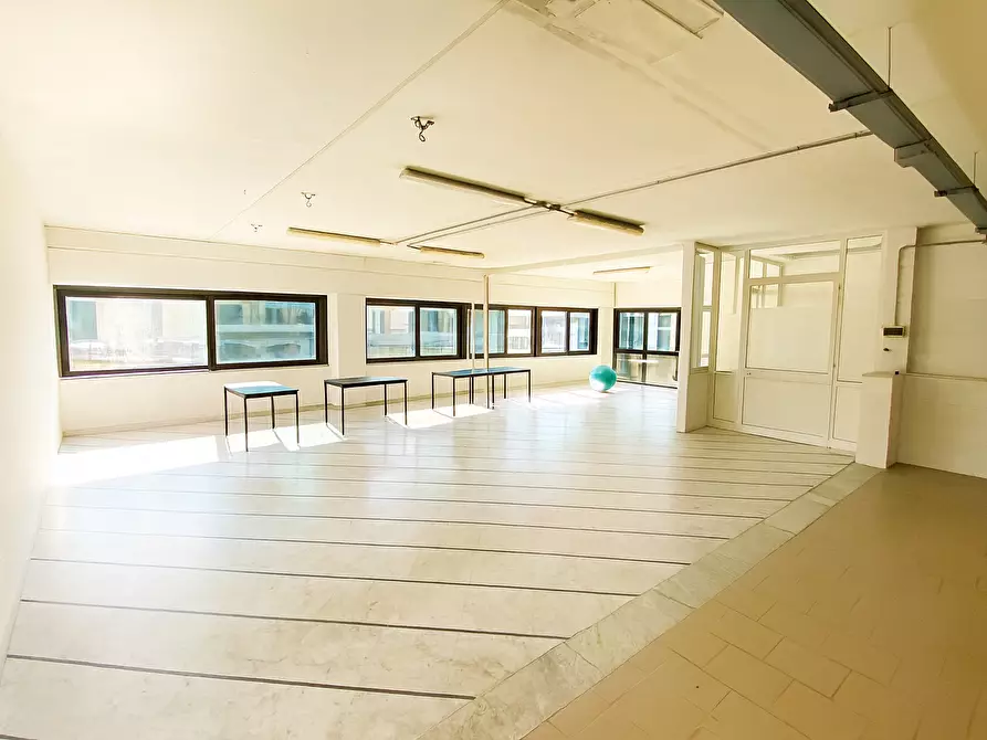 Immagine 2 di Laboratorio in vendita  in Via Europa 94 a Ortonovo