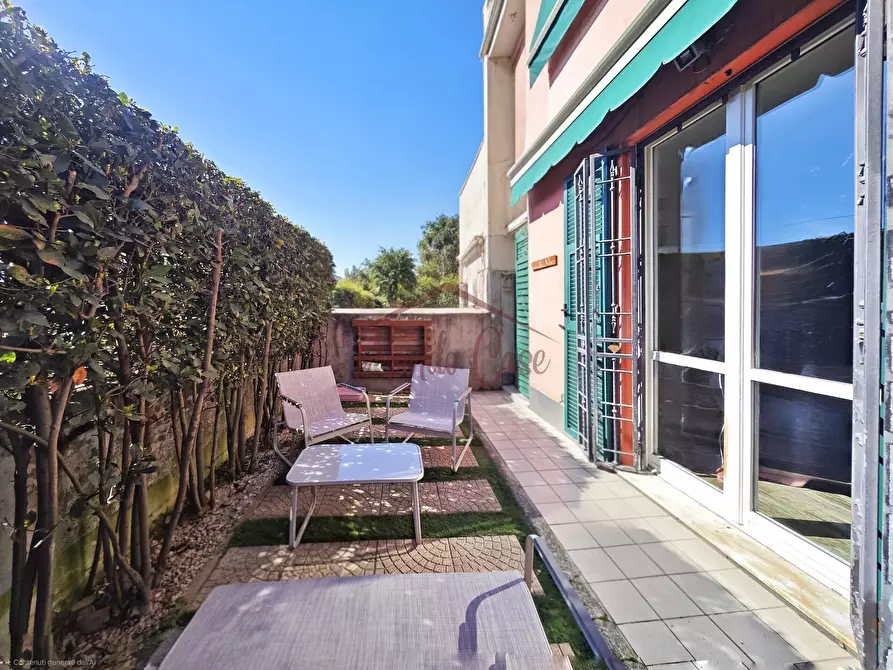 Immagine 33 di Pentalocale in vendita  in Via Socrate Benacci 29 a Sarzana