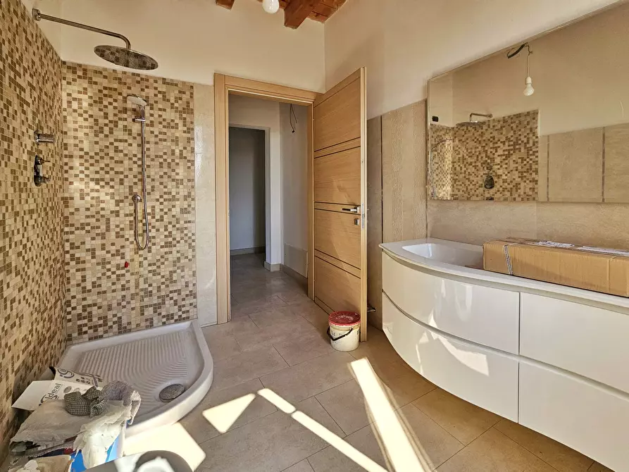 Immagine 22 di Quadrilocale in vendita  in Via Cisa 95 a Sarzana