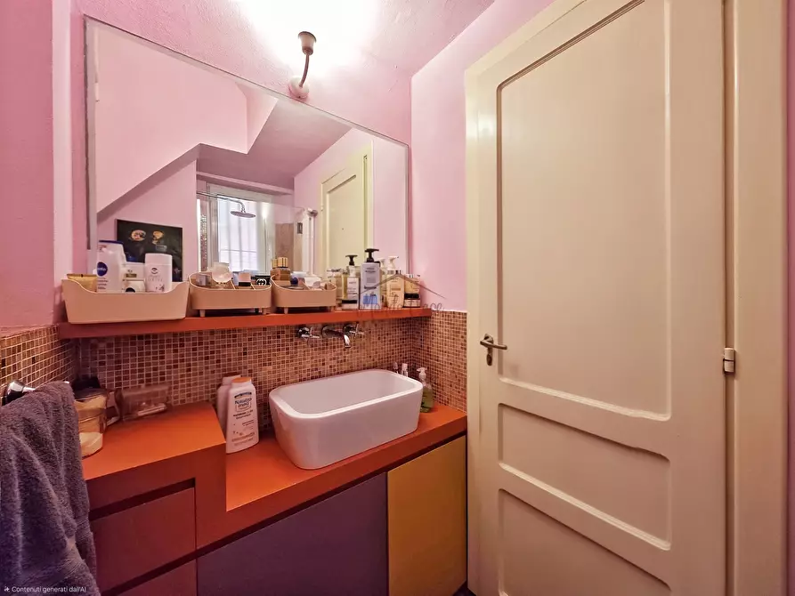 Immagine 24 di Trilocale in vendita  a Sarzana