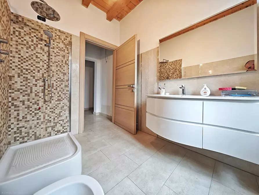 Immagine 27 di Quadrilocale in vendita  in Via Cisa 95 a Sarzana