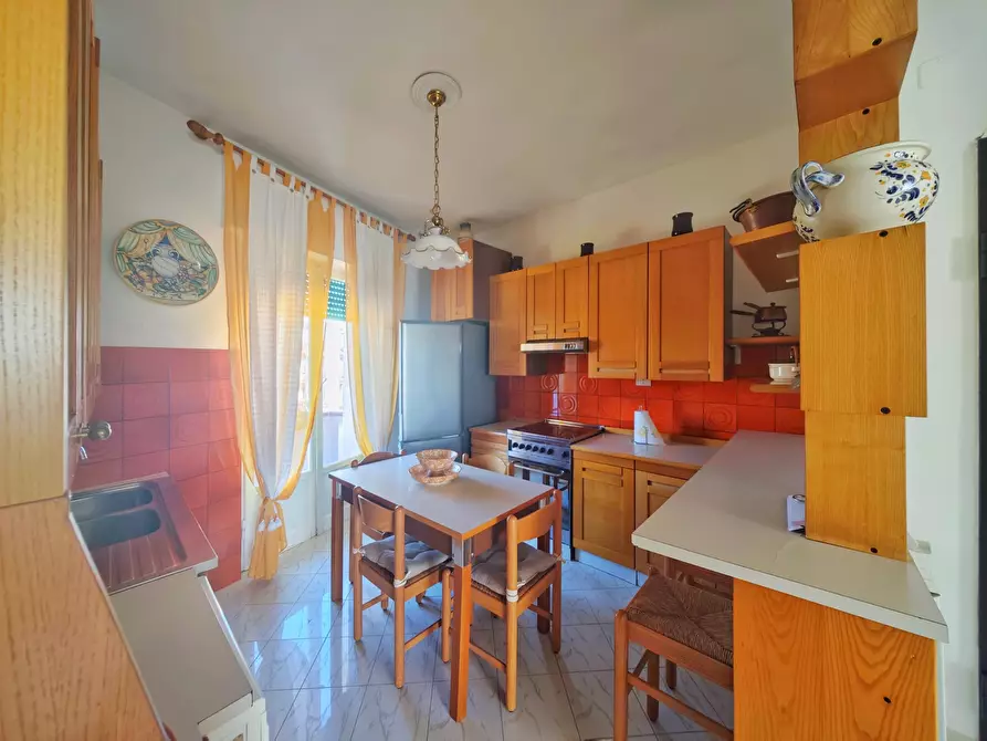 Immagine 11 di Quadrilocale in vendita  in Piazza Giacomo Matteotti 8 a Sarzana