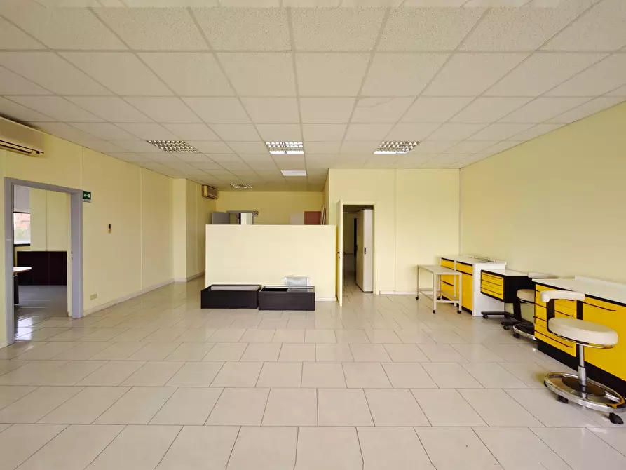 Immagine 13 di Ufficio in vendita  in Via Brigata Partigiana Ugo Muccini 92 a Sarzana