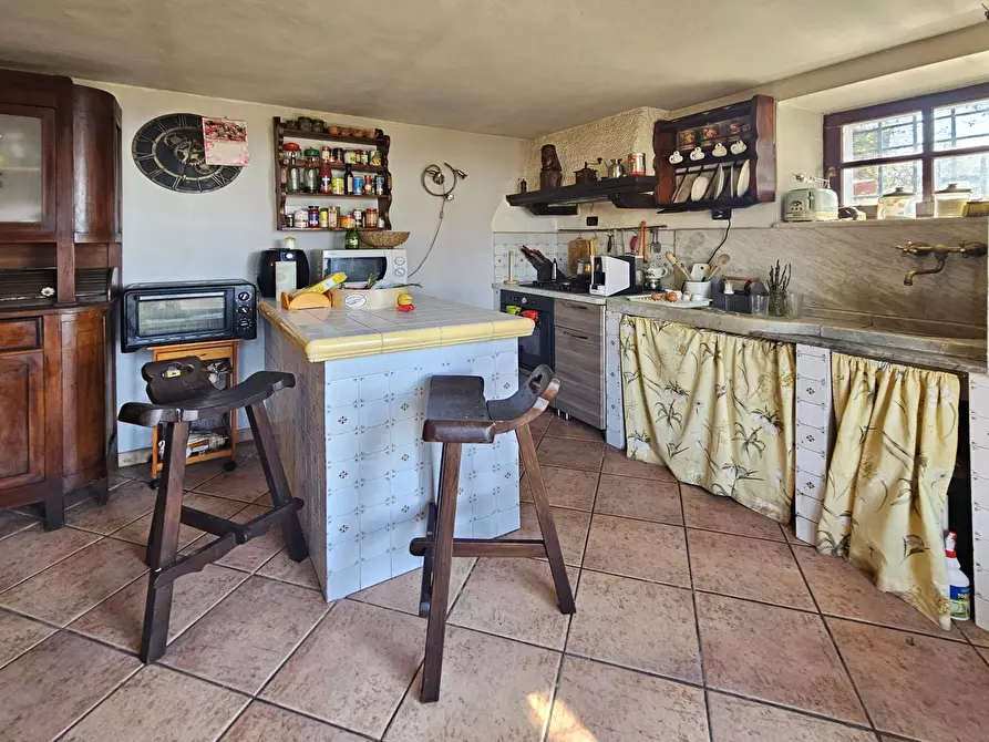 Immagine 10 di Porzione di casa in vendita  in Via Palazzina 8 a Fosdinovo