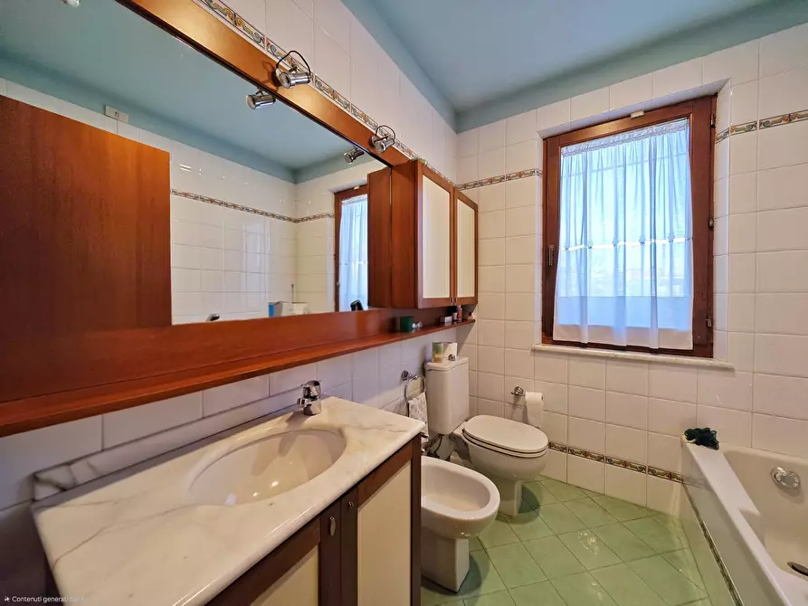 Immagine 49 di Villetta a schiera in vendita  in Via Fonda 11 a Fosdinovo