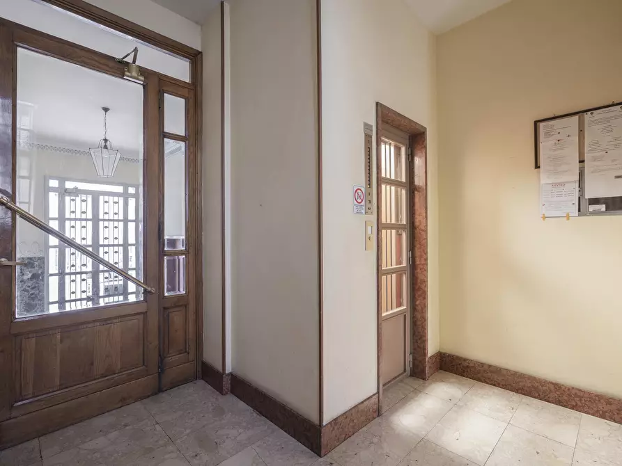 Immagine 3 di Trilocale in vendita  in Via Aosta 60 a Torino