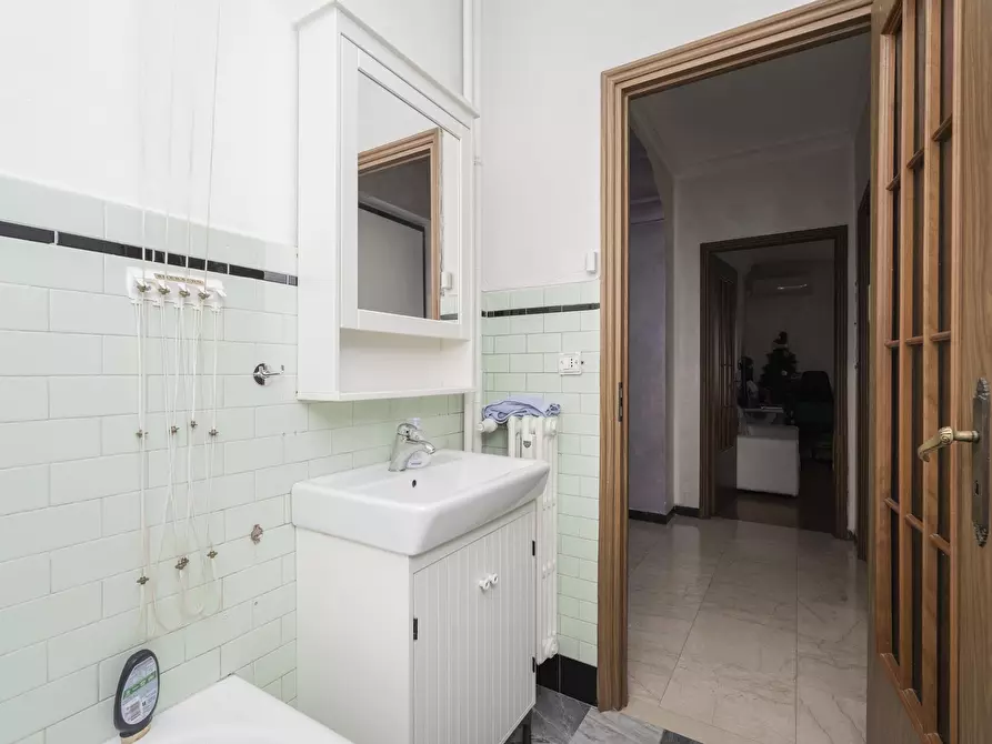 Immagine 24 di Trilocale in vendita  in Via Aosta 60 a Torino