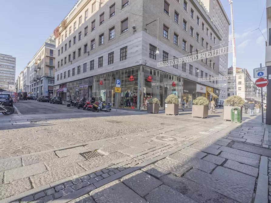 Immagine 2 di Attività commerciale in affitto  in Via Antonio Gramsci 15 a Torino