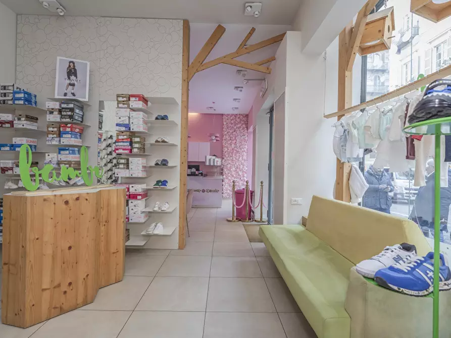 Immagine 8 di Attività commerciale in affitto  in Via Antonio Gramsci 15 a Torino