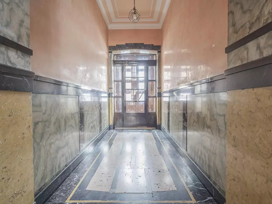 Immagine 2 di Trilocale in vendita  in Corso Novara 17 a Torino