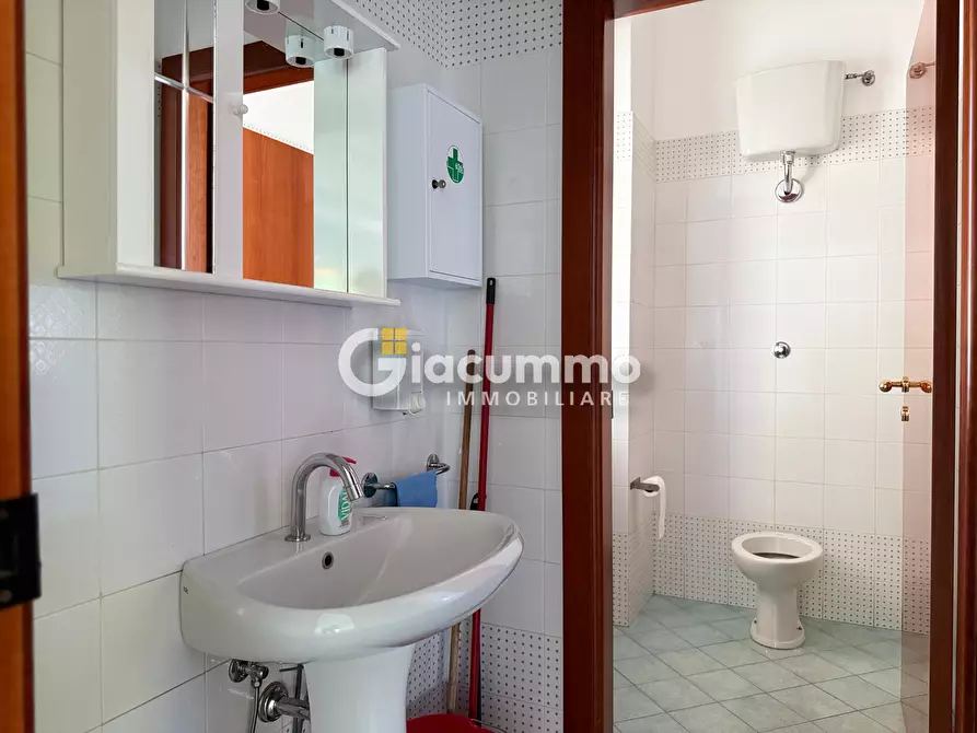 Immagine 18 di Locale commerciale in affitto  in Via Parigi 44-46 a Potenza