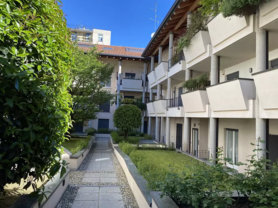 Immagine 24 di Trilocale in vendita  in Via Catalani 1 a Monza