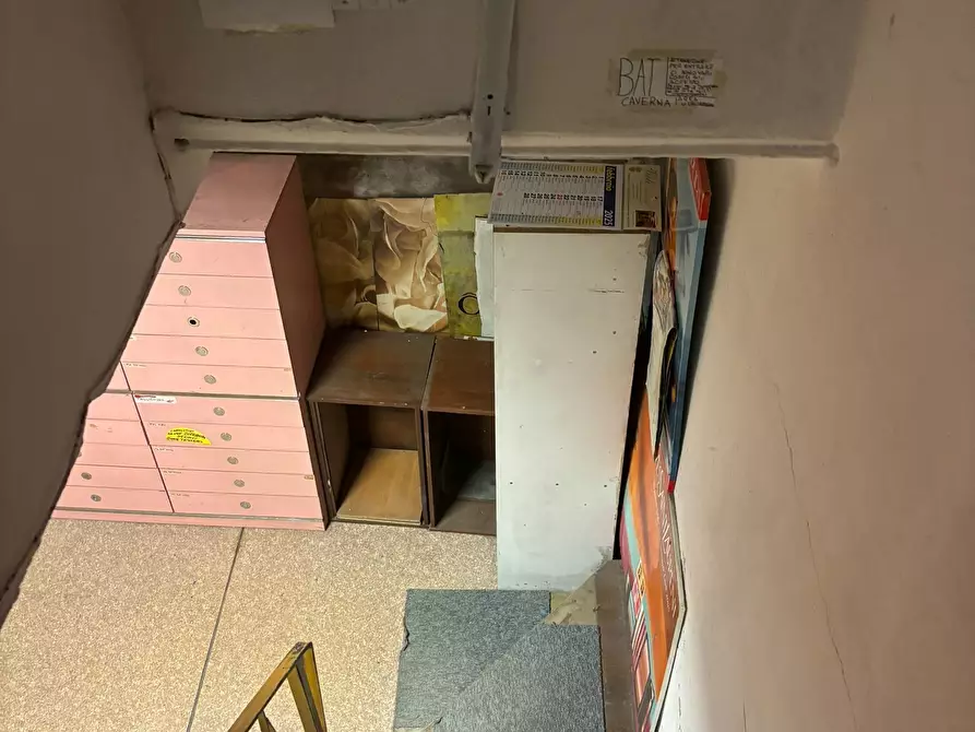 Immagine 28 di Locale commerciale in affitto  a Fornovo Di Taro