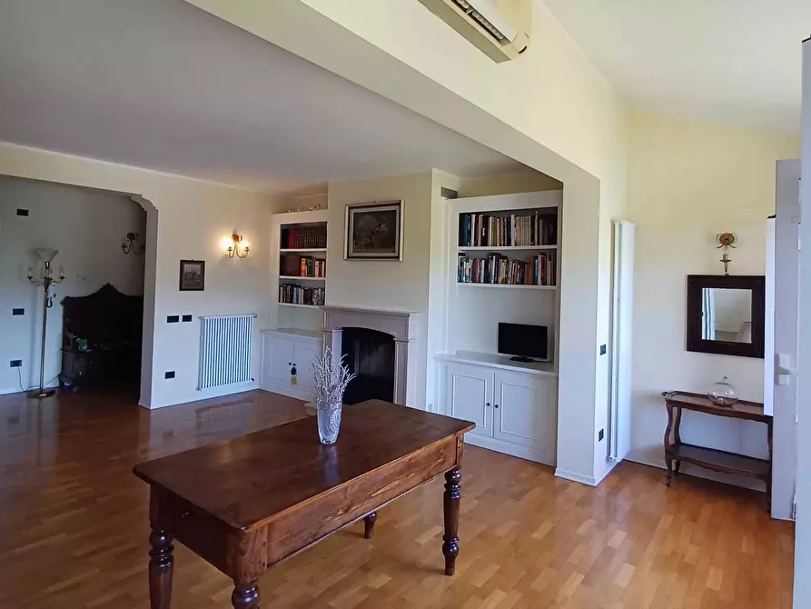 Immagine 11 di Casa bifamiliare in vendita  a Varano De' Melegari