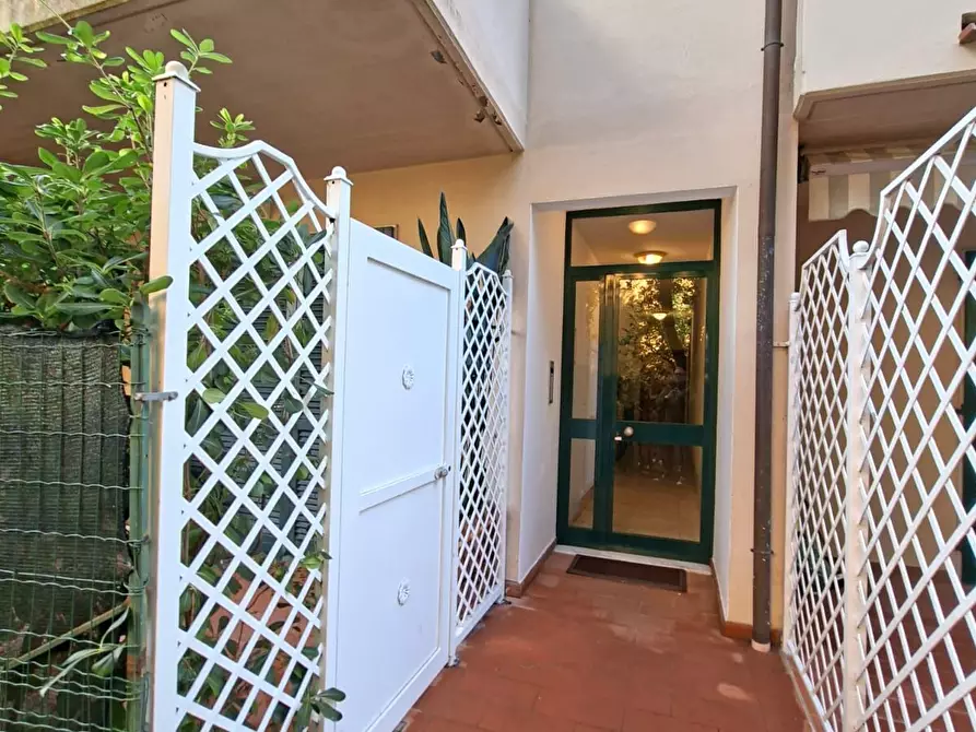 Immagine 5 di Quadrilocale in vendita  a Massa