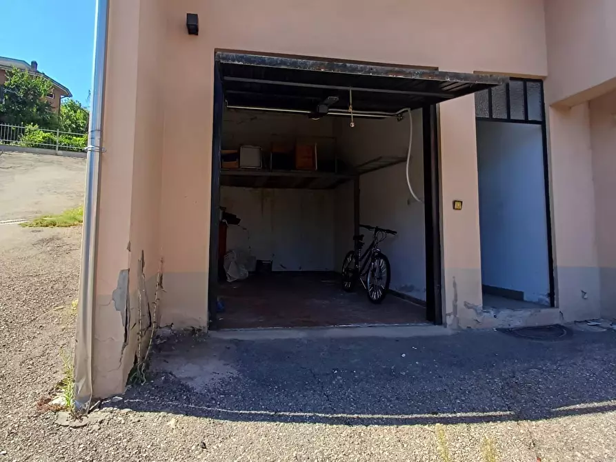 Immagine 37 di Quadrilocale in vendita  a Medesano