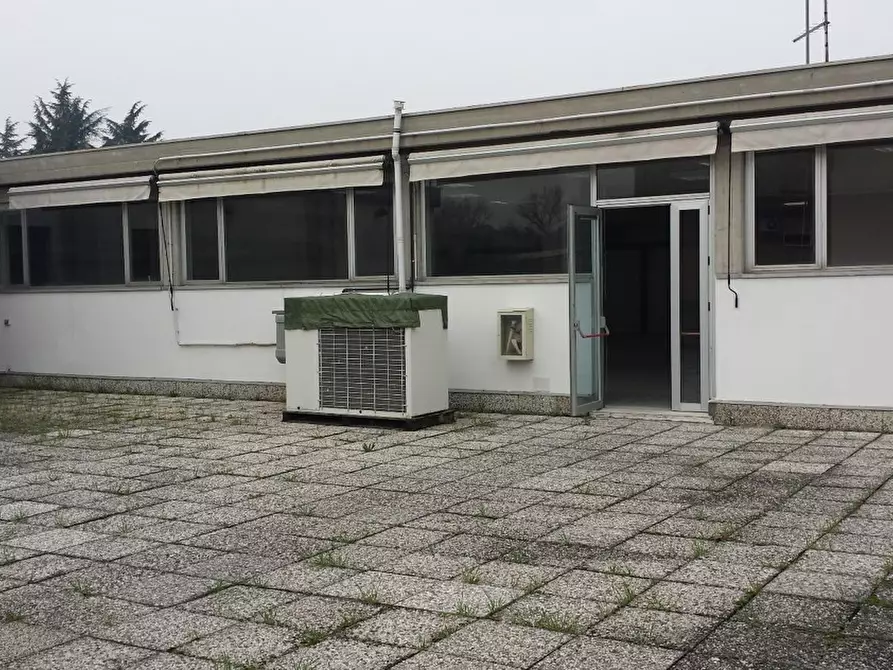 Immagine 16 di Attività artigianale in affitto  a Collecchio