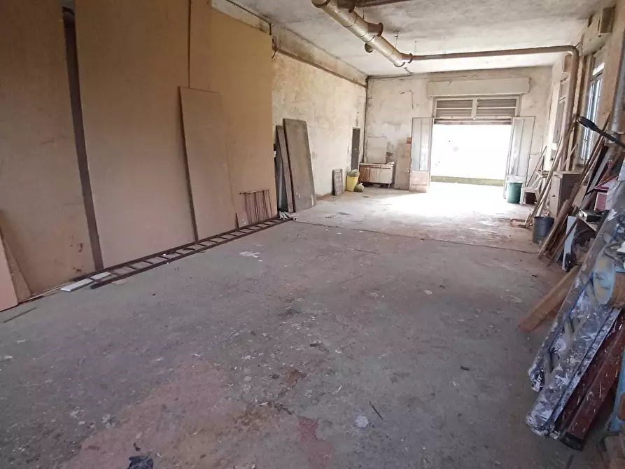 Immagine 9 di Locale commerciale in vendita  a Fornovo Di Taro