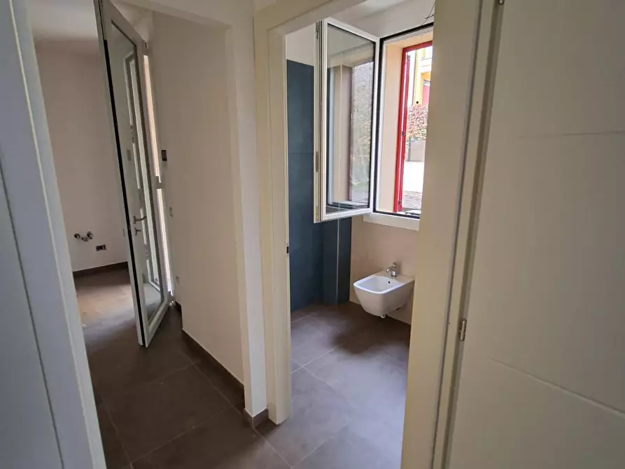 Immagine 16 di Bilocale in vendita  a Medesano