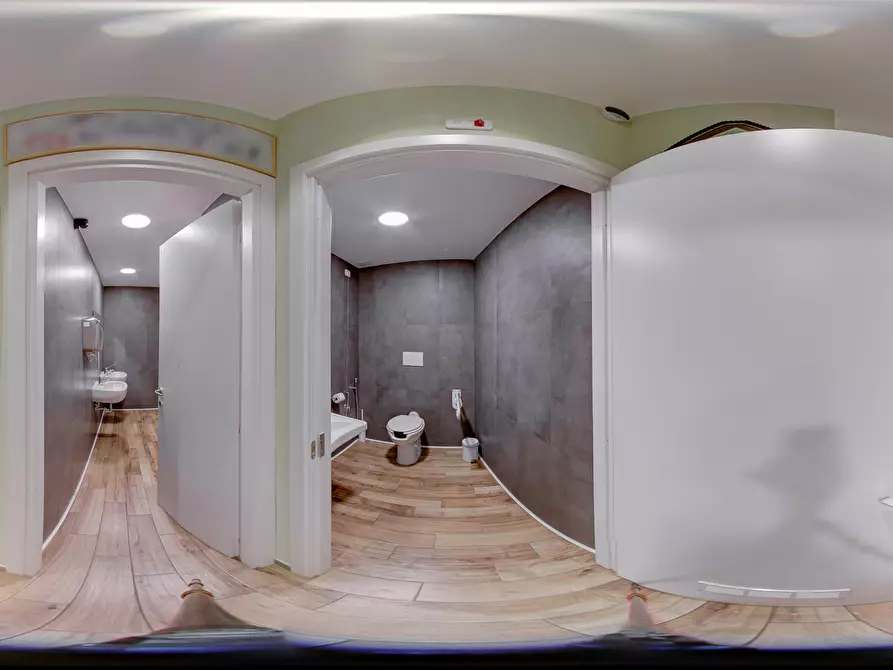 Immagine 7 di Locale commerciale in vendita  a Roma