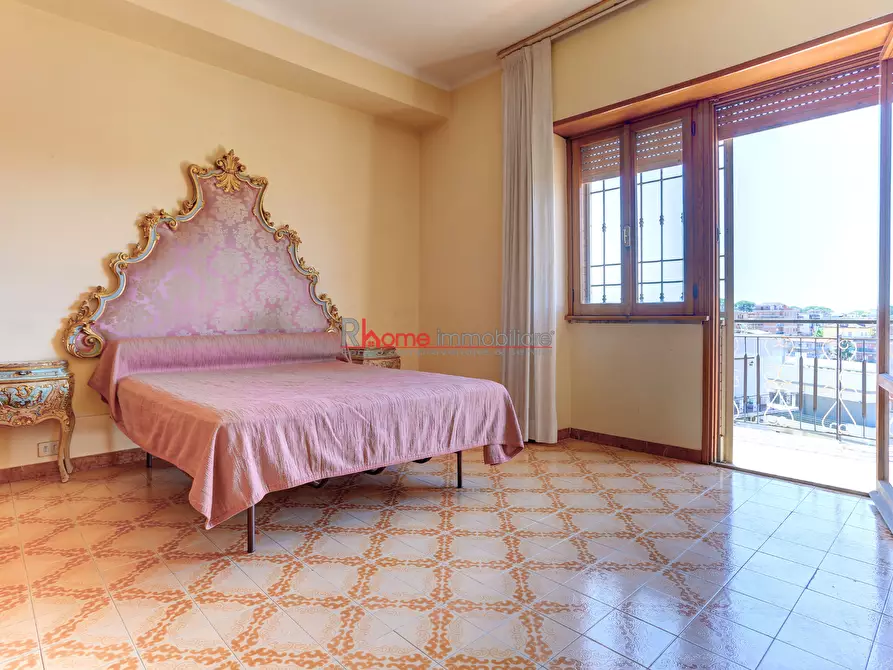 Immagine 4 di Trilocale in vendita  in Via Monte Lupo Fiorentino 99 a Roma