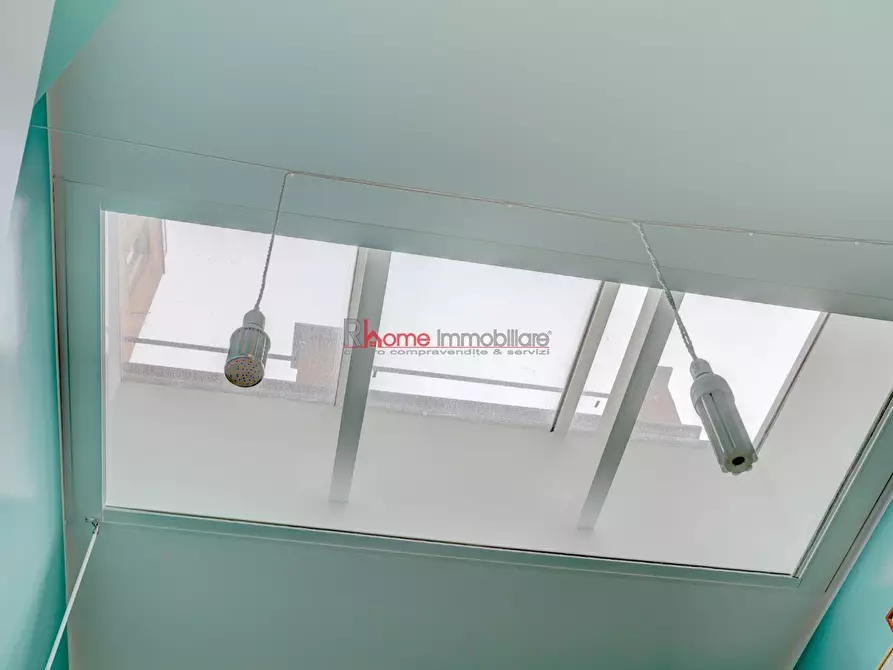 Immagine 26 di Locale commerciale in vendita  a Roma