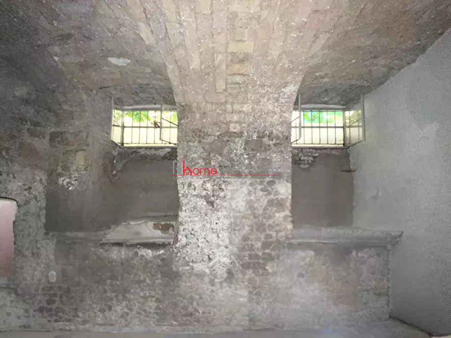 Immagine 2 di Magazzino in vendita  a Roma
