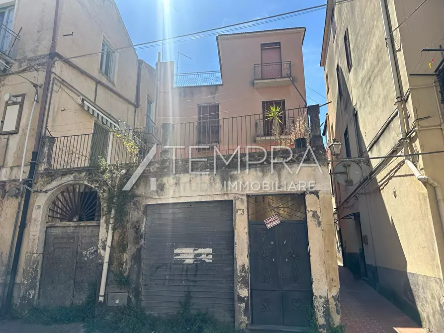 Immagine 31 di Appartamento in vendita  a Adrano