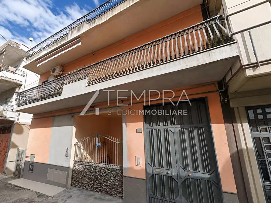 Immagine 1 di Casa indipendente in vendita  in Via dell'Amicizia 31 a Adrano