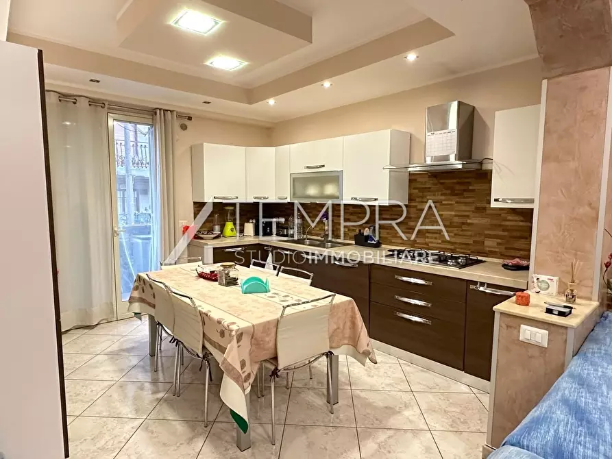 Immagine 5 di Appartamento in vendita  a Aci Castello