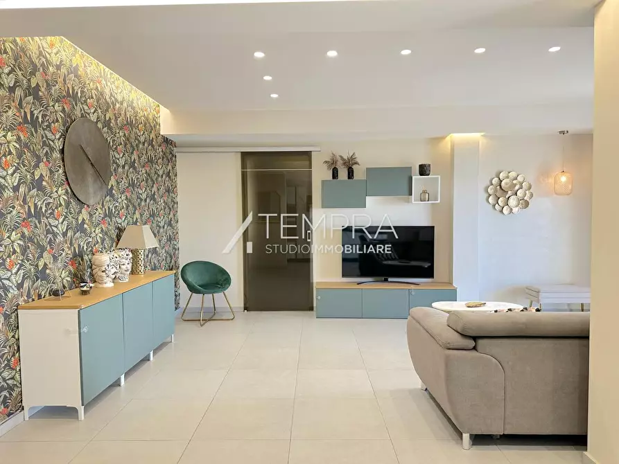 Immagine 1 di Appartamento in vendita  in VIA PASCAL a Adrano