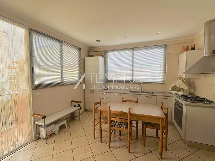 Immagine 5 di Casa indipendente in vendita  a Adrano