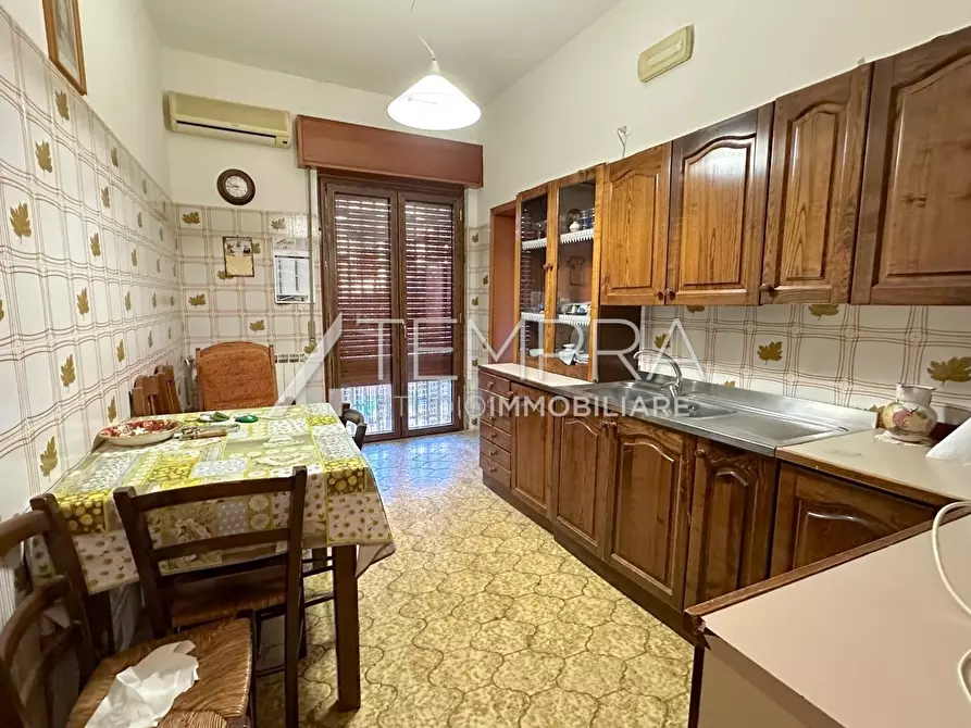 Immagine 20 di Appartamento in vendita  a Adrano