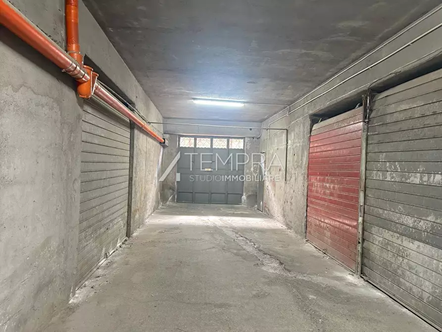 Immagine 34 di Appartamento in vendita  in VIA PASCAL a Adrano