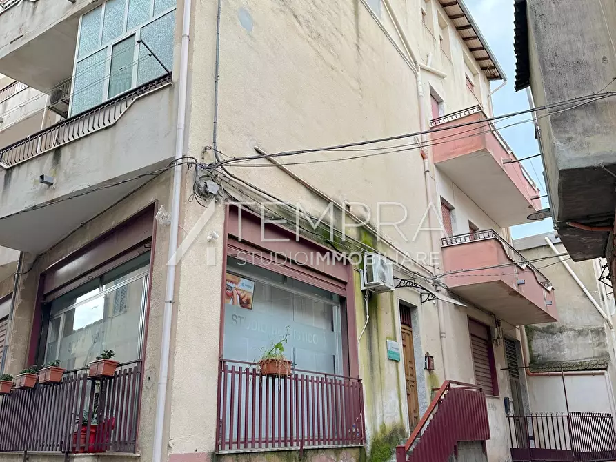 Immagine 24 di Appartamento in vendita  in Via Gaezza 3 a Adrano