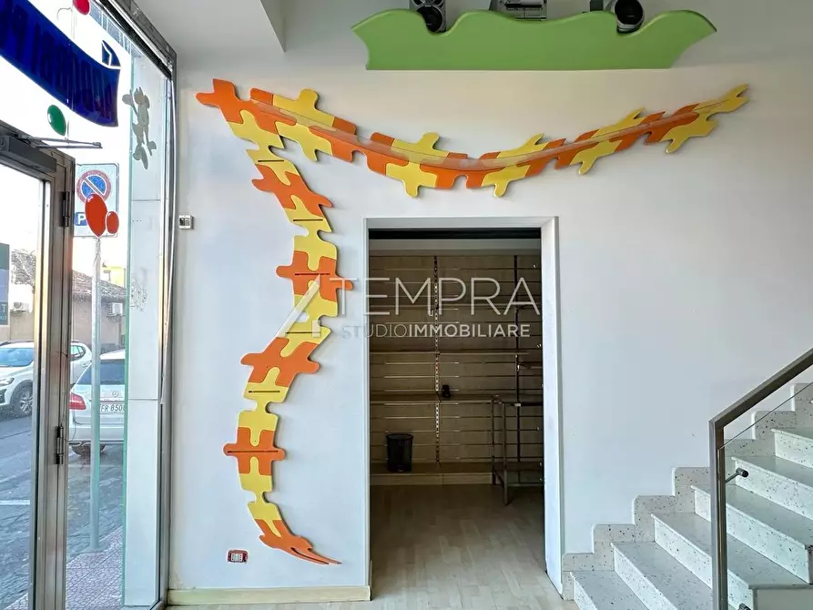 Immagine 17 di Locale commerciale in vendita  a Adrano