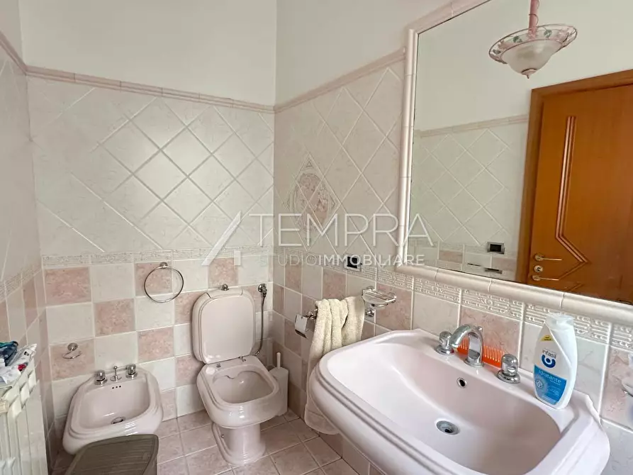 Immagine 11 di Appartamento in vendita  a Adrano