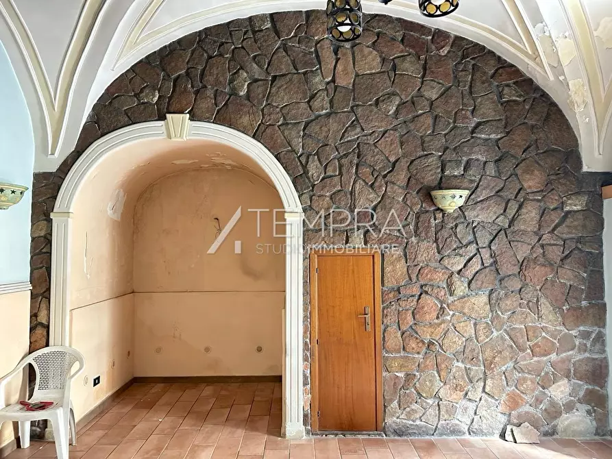 Immagine 7 di Locale commerciale in vendita  a Adrano