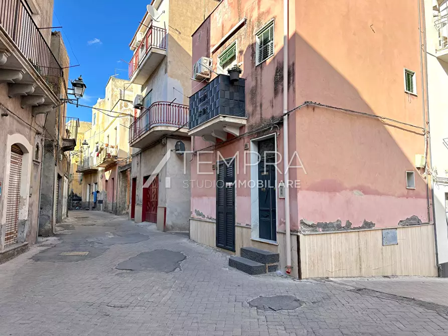 Immagine 16 di Casa indipendente in vendita  a Adrano