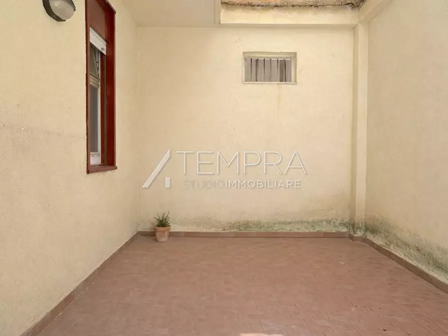 Immagine 17 di Appartamento in vendita  a Adrano