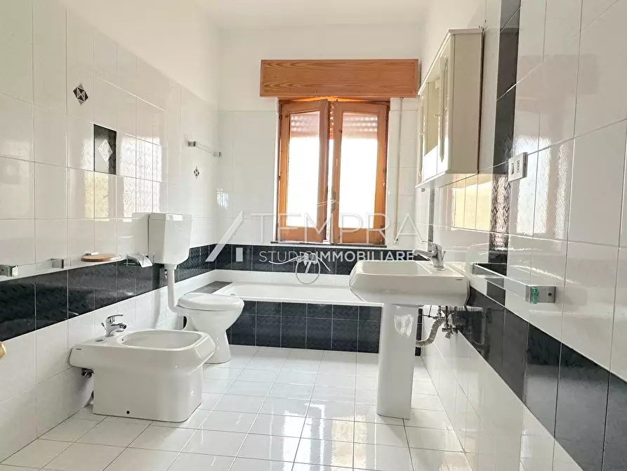 Immagine 9 di Appartamento in vendita  in Via Gaezza 3 a Adrano