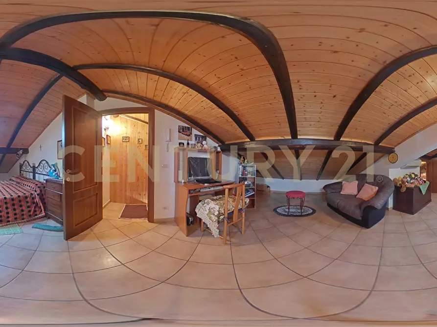 Immagine 51 di Quadrilocale in vendita  in Via Ercole Patti 91 a Pedara