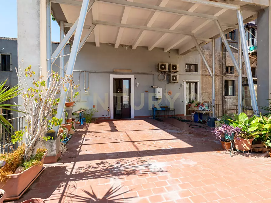 Immagine 42 di Pentalocale in vendita  in Via Etnea 196 a Catania