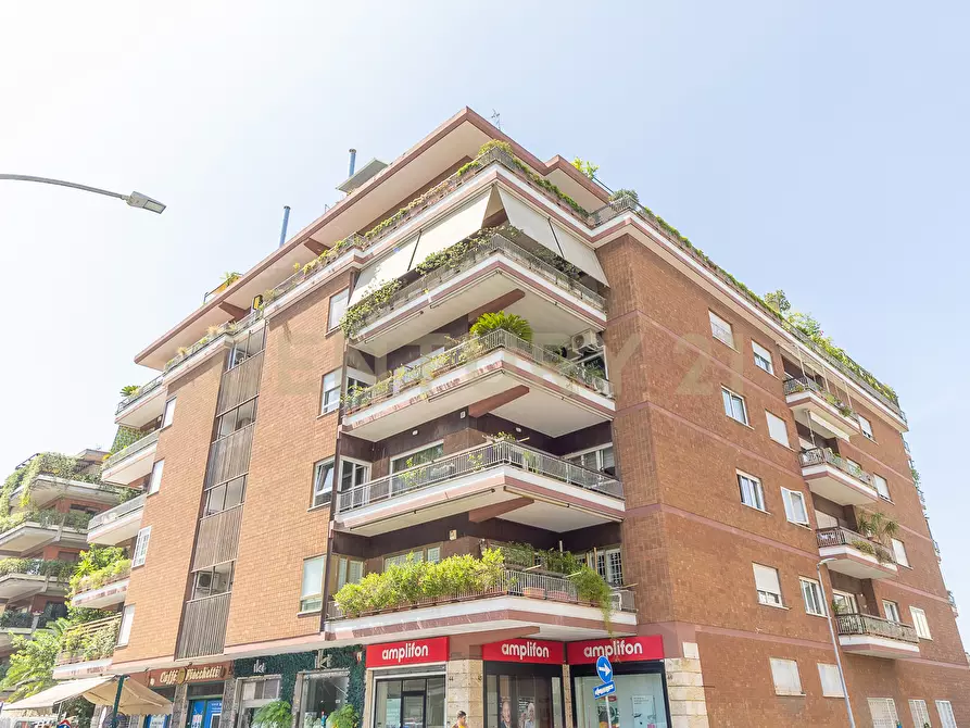 Immagine 57 di Trilocale in vendita  in Via Bevagna 56 a Roma