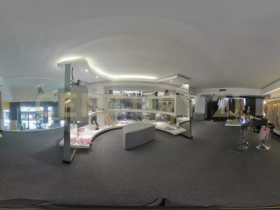 Immagine 13 di Bar / Ristorante in vendita  in Piazza Tivoli 1 a Tremestieri Etneo