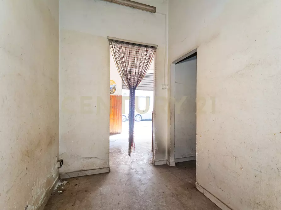 Immagine 14 di Locale commerciale in vendita  in Via del Bosco 107 a Catania